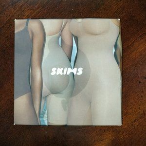 Skims Kim Kardashian Seamless Sculpt Low Back Thong Bodysuit In Clay L/XL